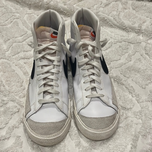 Nike Sneakers - Picture 2 of 3